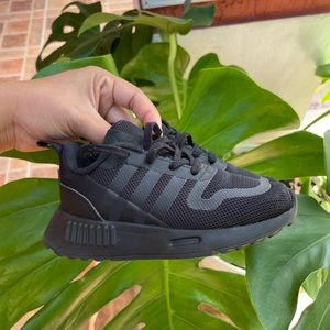 Black adidas 7k